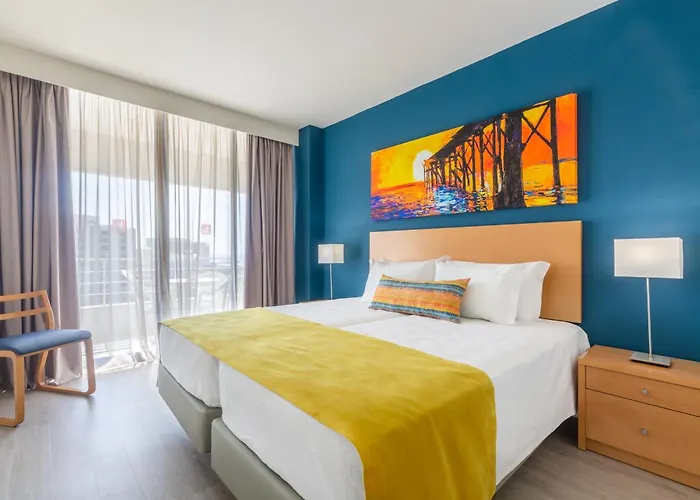 The Navigator - Olympus Marina 4*